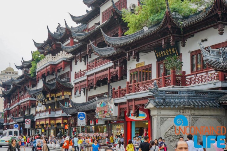 24 Hours in Shanghai, China, Uncontained Life